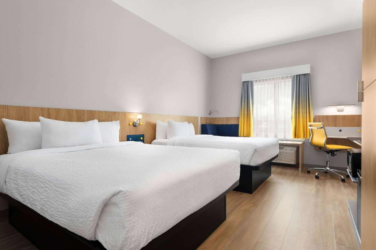 Microtel Inn & Suites By Wyndham Lachute Extérieur photo