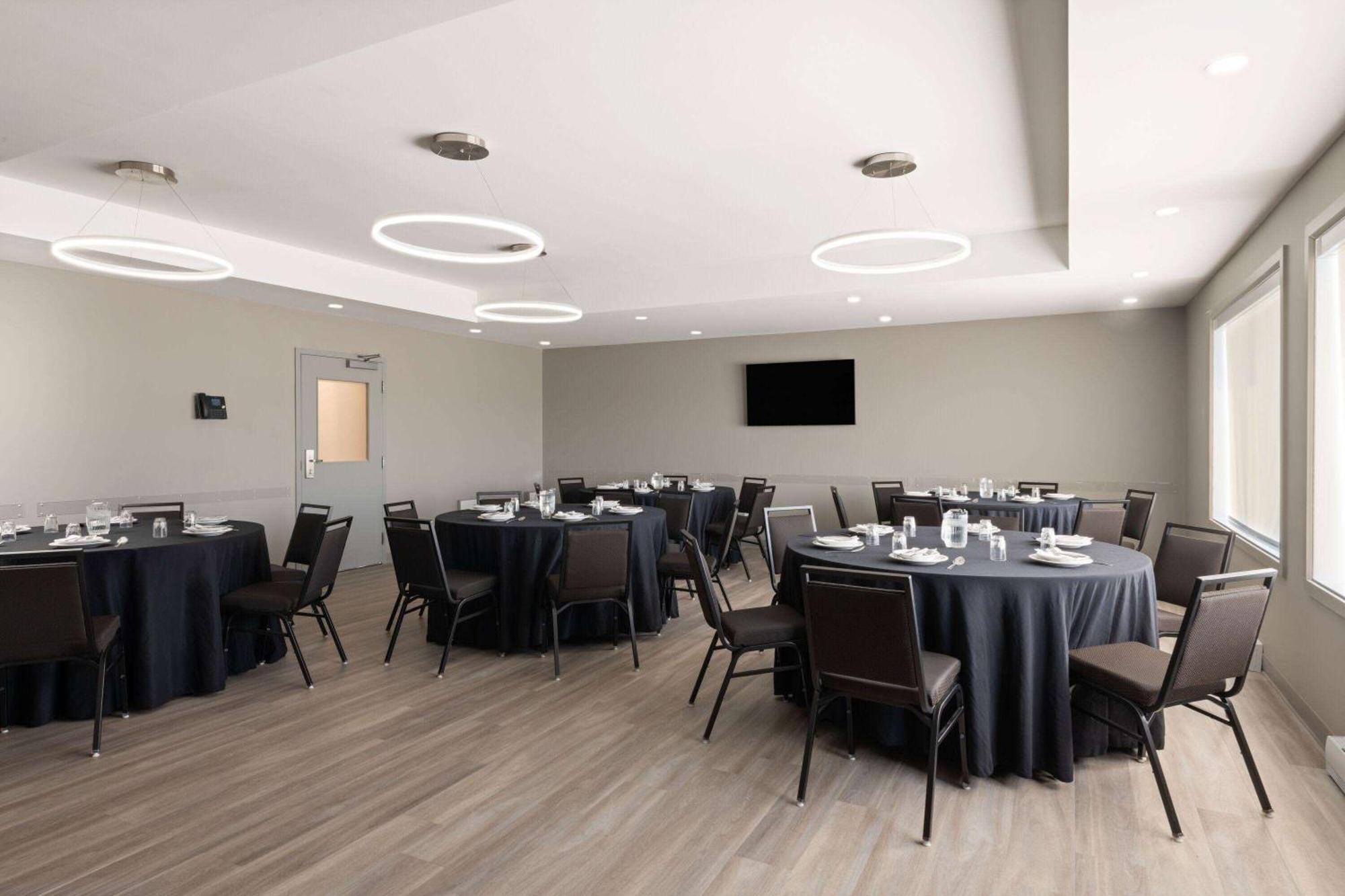 Microtel Inn & Suites By Wyndham Lachute Extérieur photo