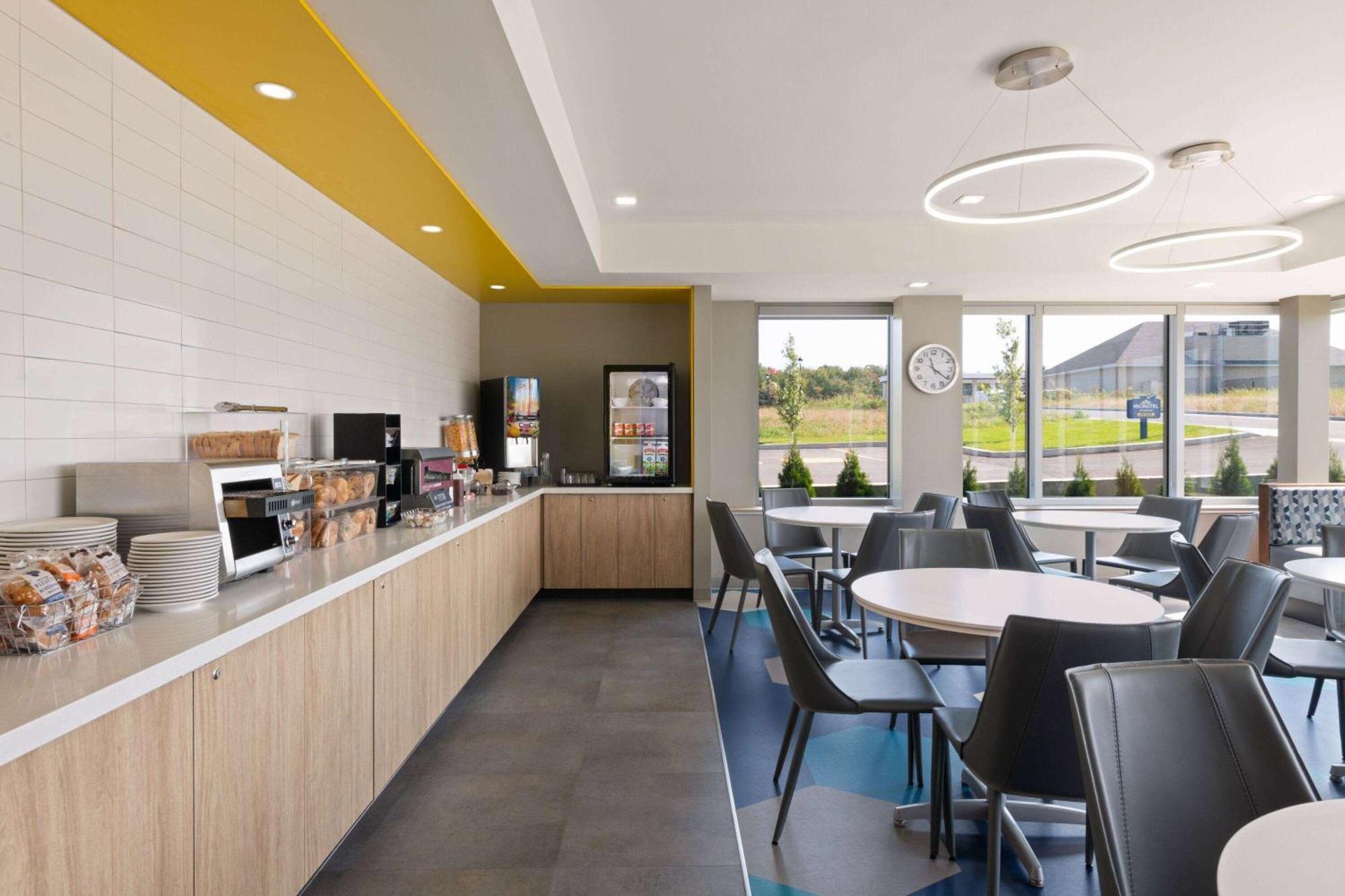 Microtel Inn & Suites By Wyndham Lachute Extérieur photo