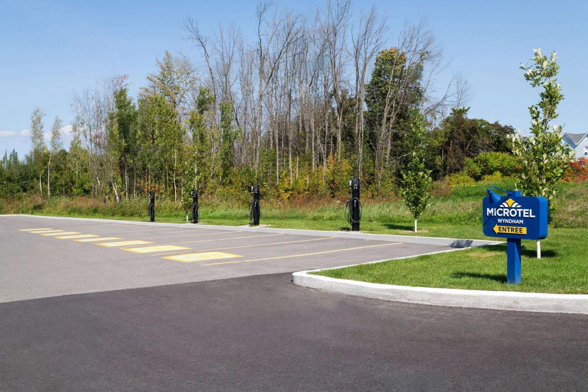 Microtel Inn & Suites By Wyndham Lachute Extérieur photo